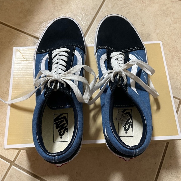 Vans Old Skool Shoe - Picture 2 of 3